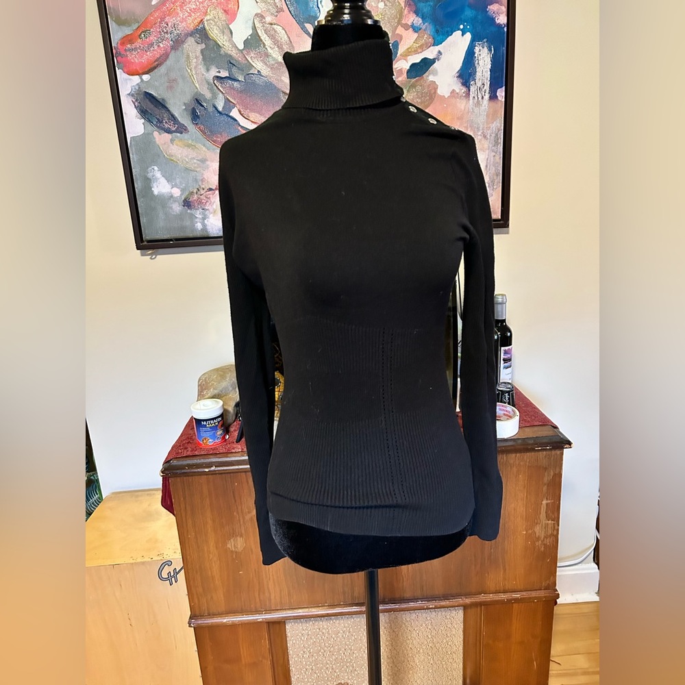 WHITE HOUSE Black Turtle Neck
